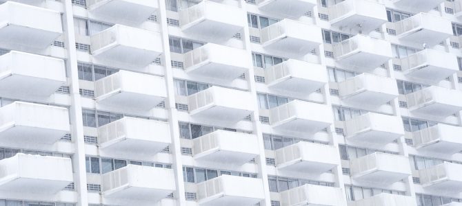 Los balcones son elementos comunes del edificio