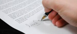 Abogado Arrendamientos. Cuando se firma un anexo al contrato de alquiler, ¿hay un nuevo contrato o sólo se modifica?